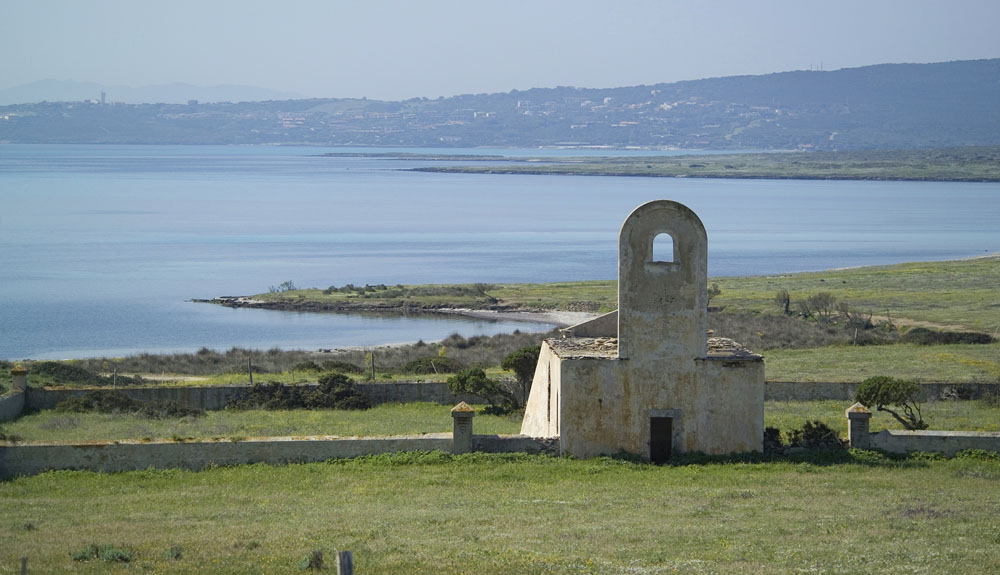 Vista della Chiesetta di Fornelli località a sud dell'Asinara